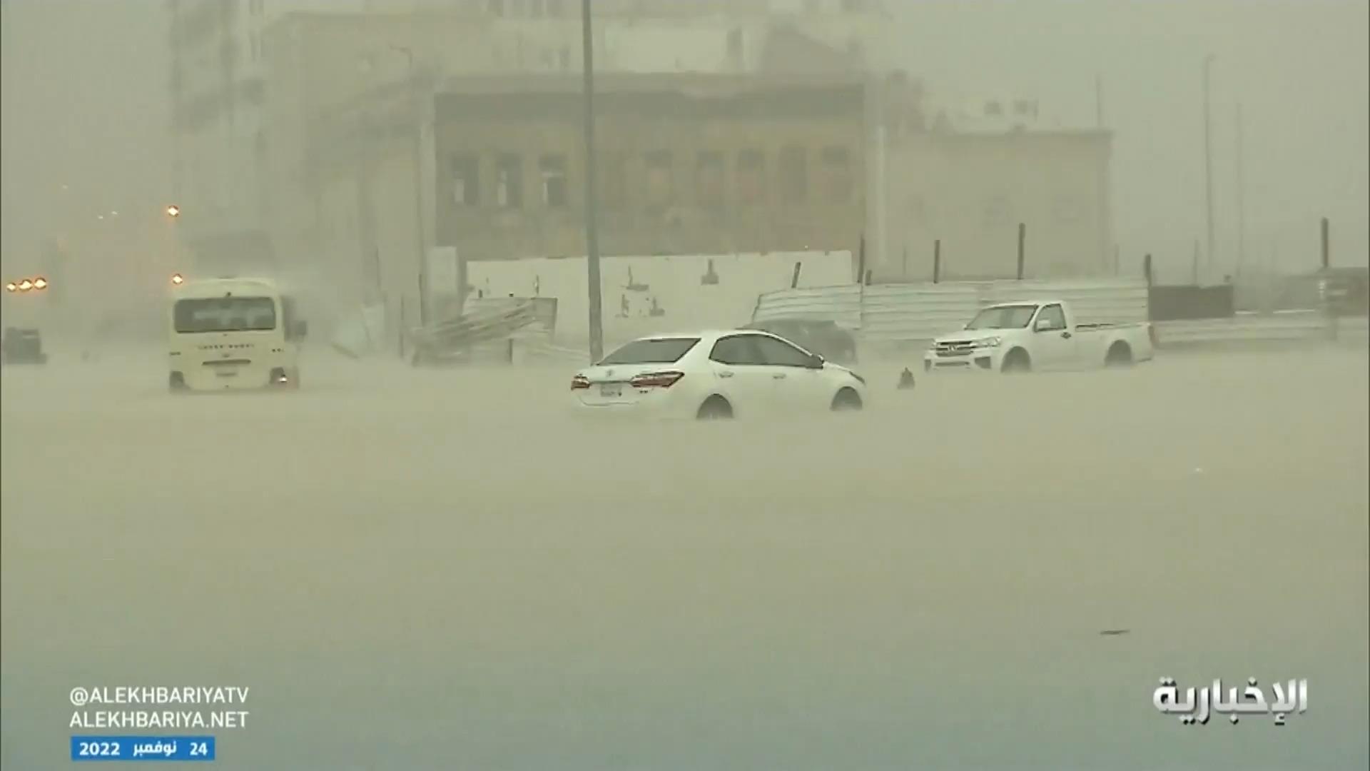 Unwetter in Saudi-Arabien Fluten in der Wüste