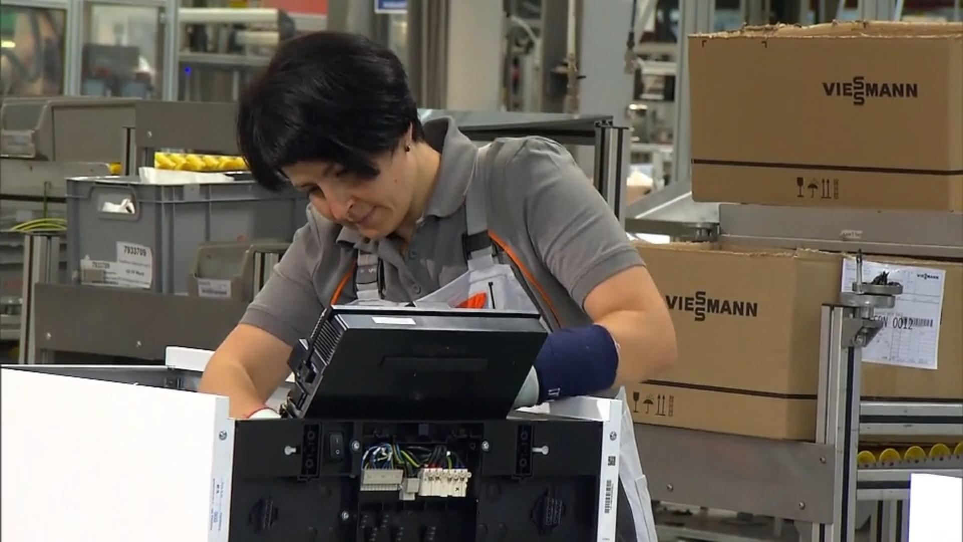 So will die Bundesregierung ausländische Fachkräfte locken Mit Punkten zu mehr Arbeitskräften