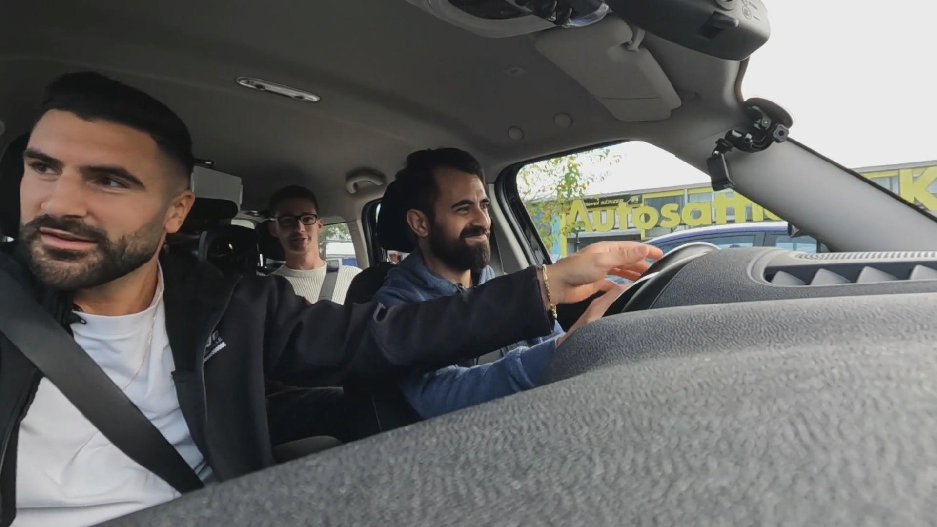 Fahrlehrer Lukas Can ist TikTok Star Fahrschule Social Media