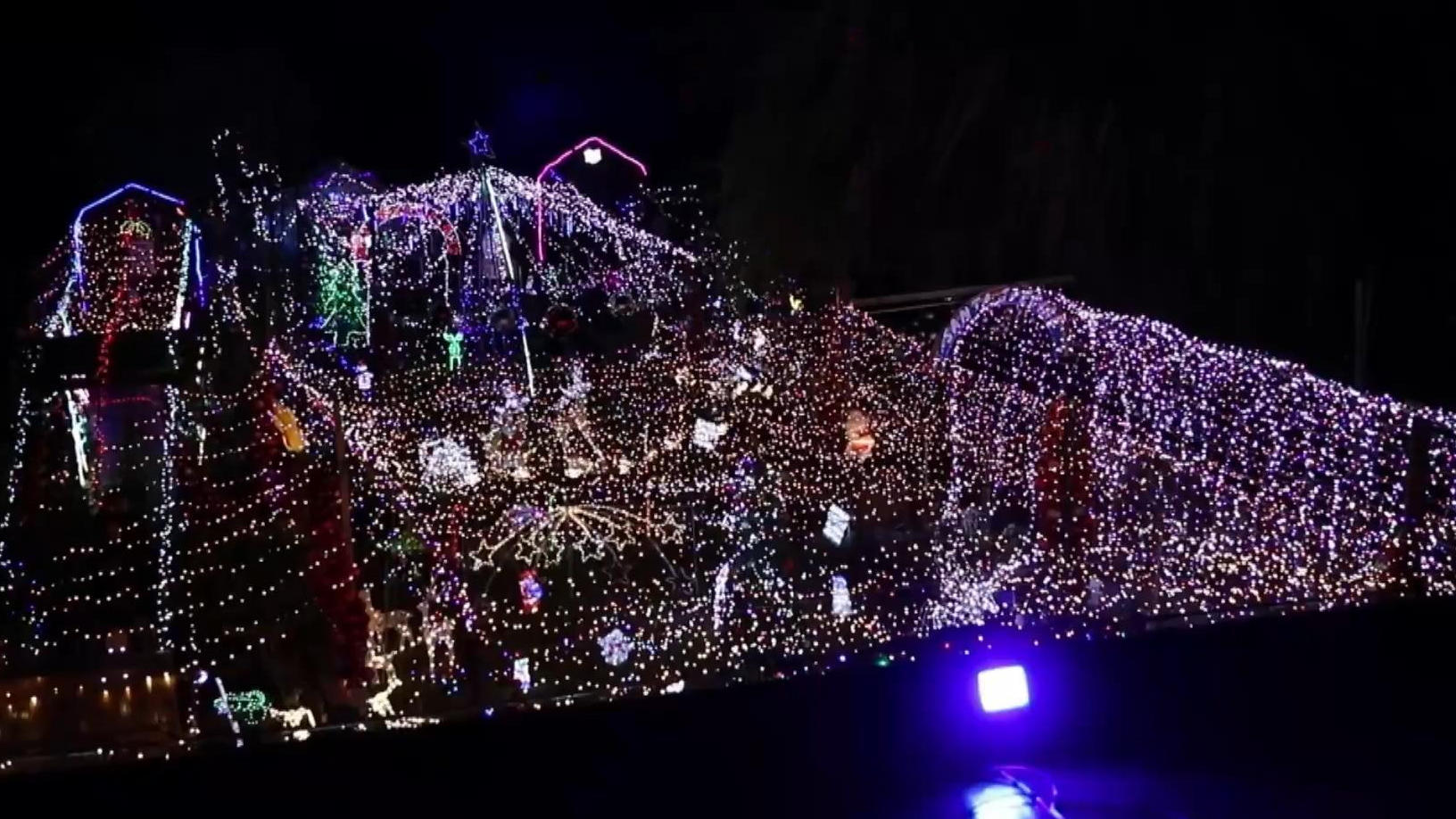Weihnachtlicher Garten: Hier leuchten 30.000 Lichter! Keine Sorge vor Stromrechnung