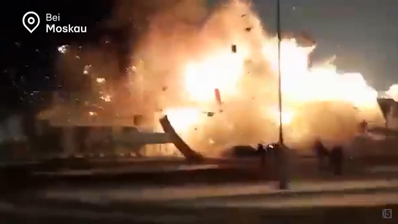 Explosión en el incendio de un centro comercial cerca de Moscú