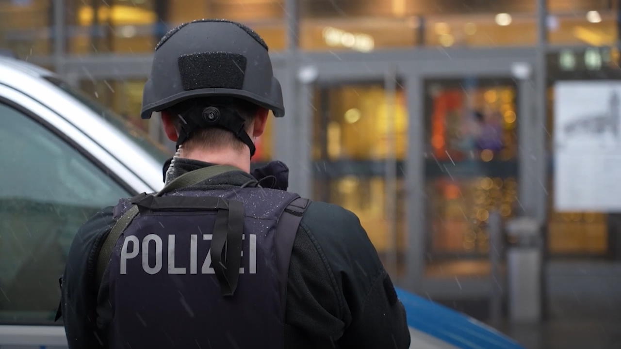 Geiselnahme-Verdacht: Polizei evakuiert Einkaufszentrum Schüsse in Dresdner Innenstadt
