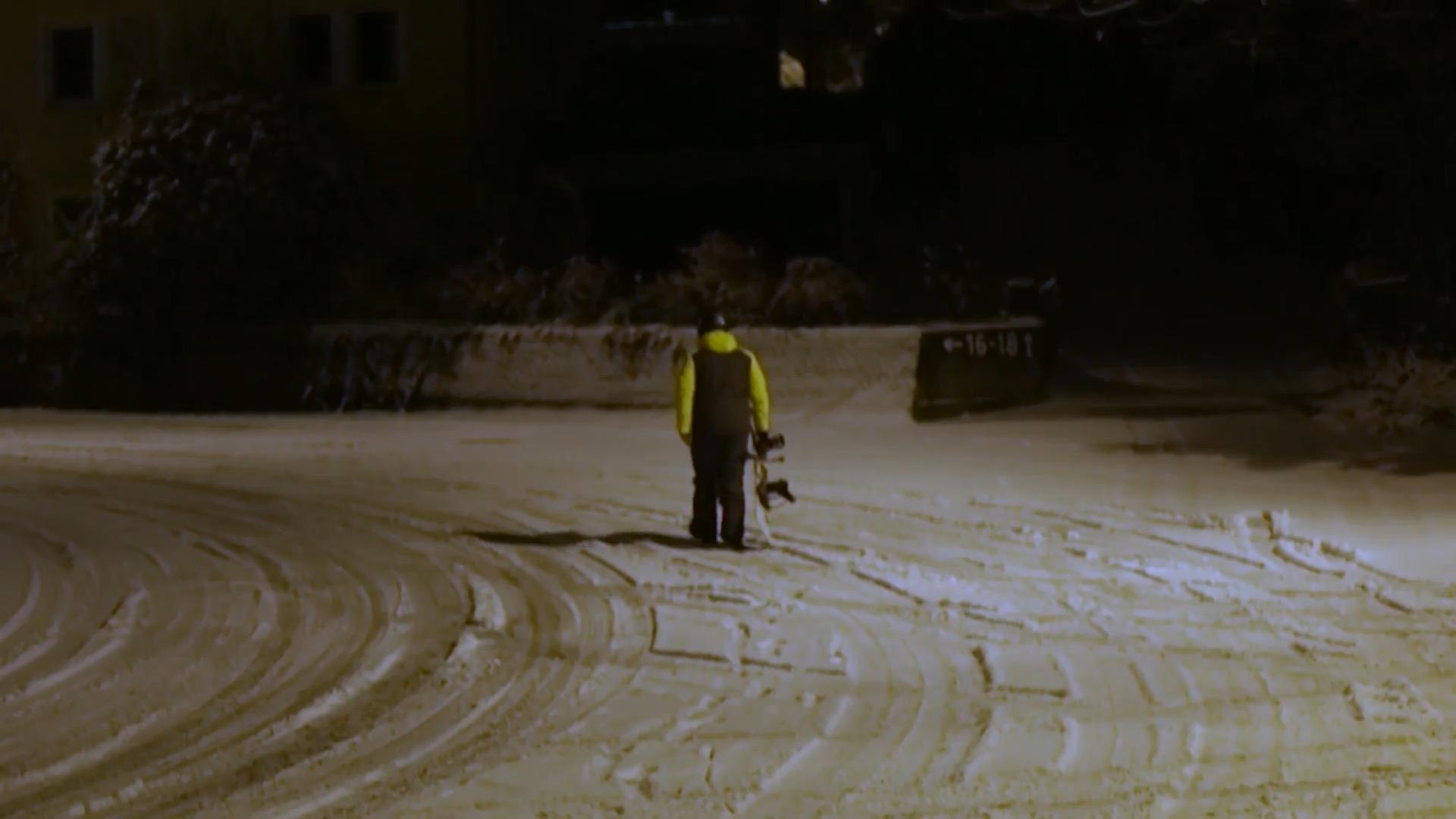 Eiskalte Nacht führt zu Glatteis, Staus und Unfällen Wintereinbruch in Deutschland