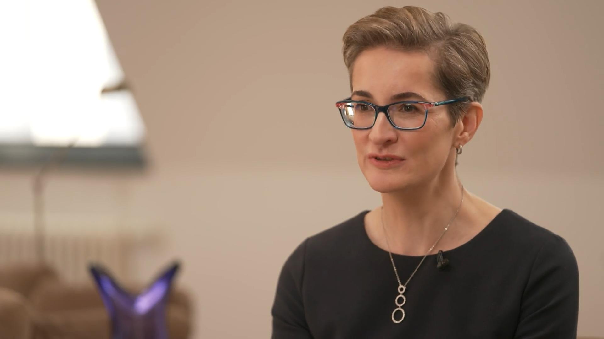 "Menschen sehen einen voller Mitleid und tuscheln" Ex betrog FDP-Politikerin mit Porno-Star