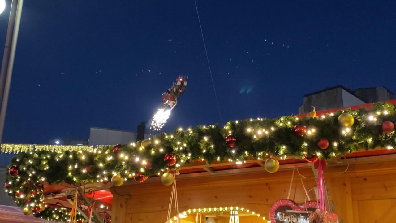 In Bochum schwebt ein Schlitten Fliegender Weihnachtsmann