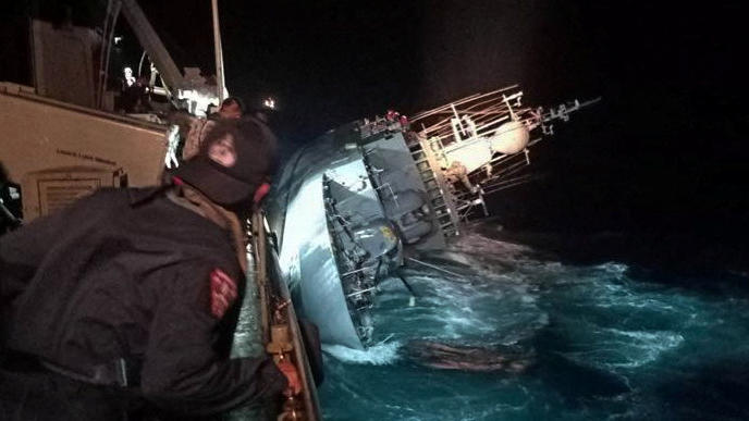 Thailändisches Kriegsschiff gerät in Sturm und geht unter 31 Menschen vermisst