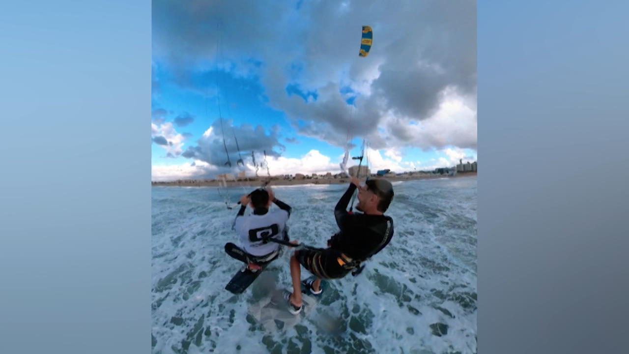 Kite-Surfer kollidieren in der Luft Aus Klatscher wird Platscher!