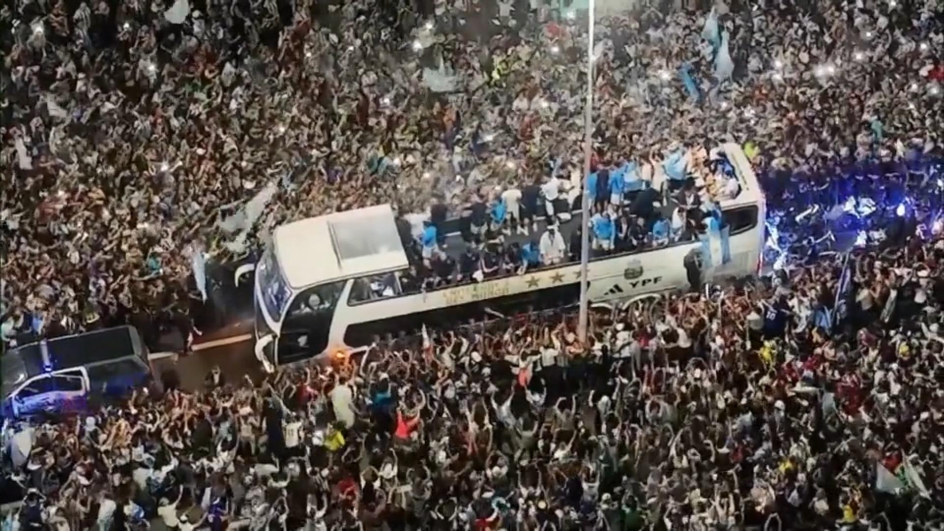 Argentinien feiert sein Weltmeister-Team Gigantischer Empfang mitten in der Nacht