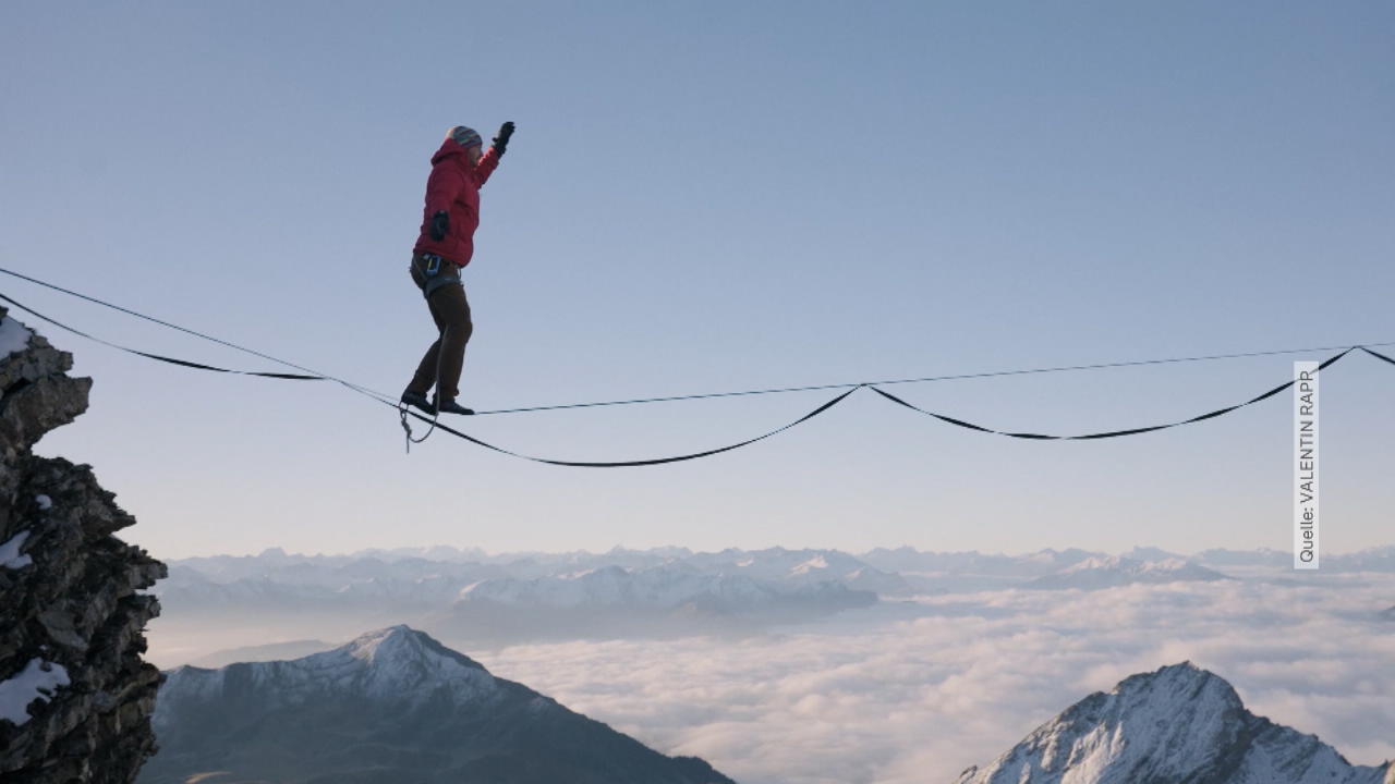 Extremsportler balanciert in 4000 Metern Höhe Höchste Highline der Welt