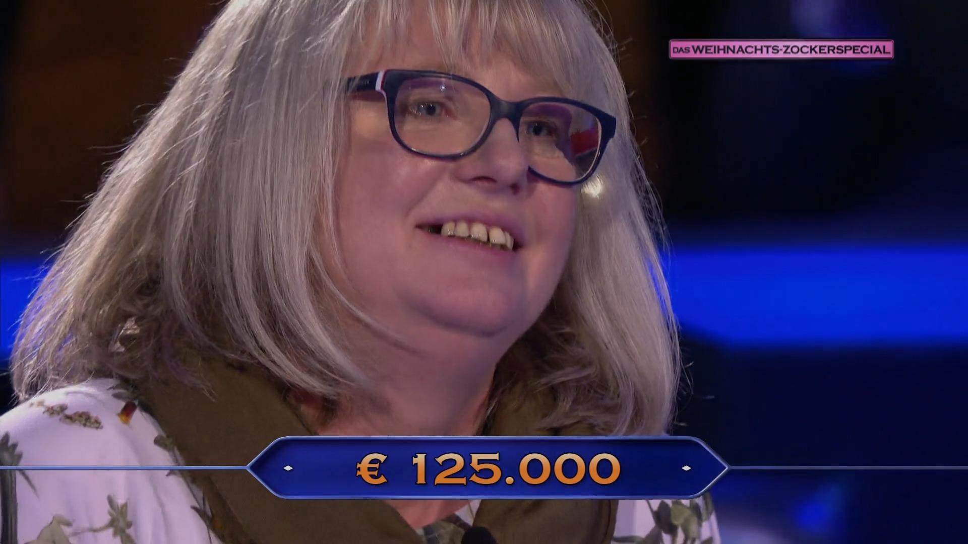 125.000 Euro!  Sie gewinnt den Hauptpreis des speziellen WWM-Weihnachtsspiels des Abends: Alles fließt