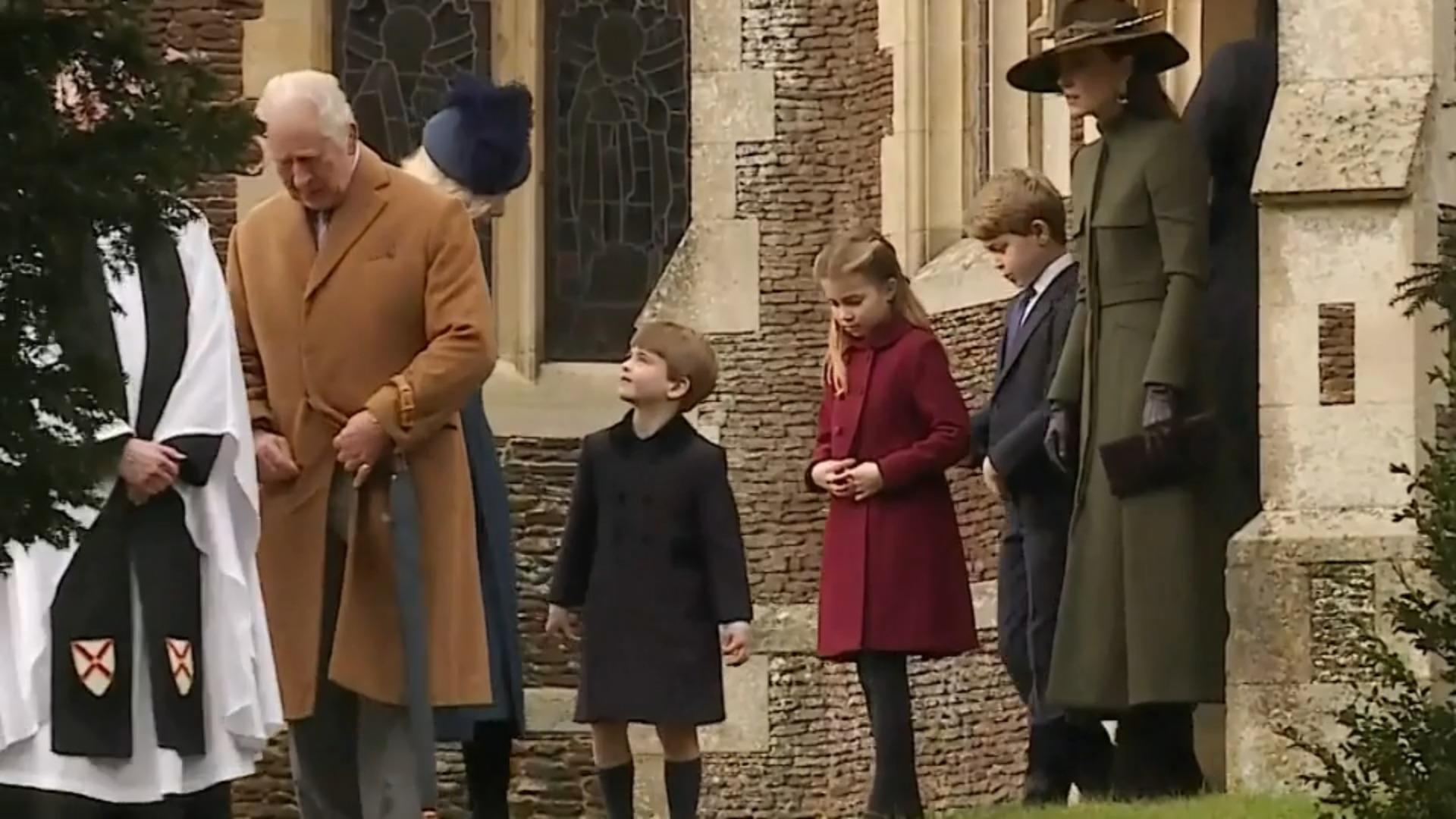 Prinz Louis wird zum Hingucker Royale Weihnachten