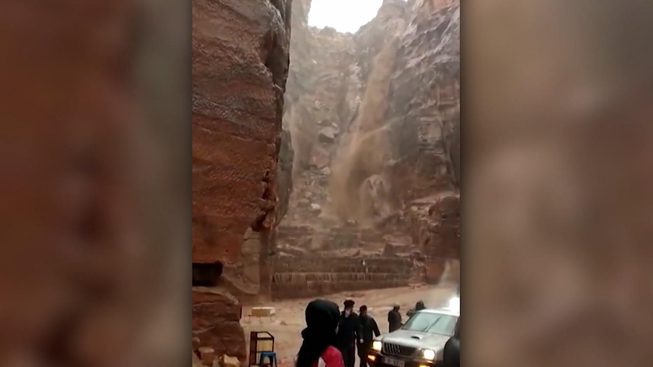 Felsenstadt Petra wegen starkem Regen überschwemmt 1.700 Menschen evakuiert