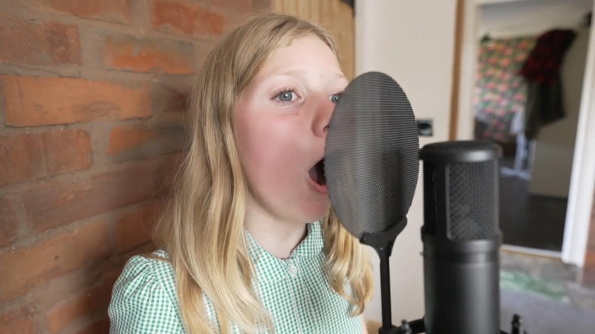 10-jährige Harper ist Heavy Metal Shouterin So süß auf den 1. Blick...