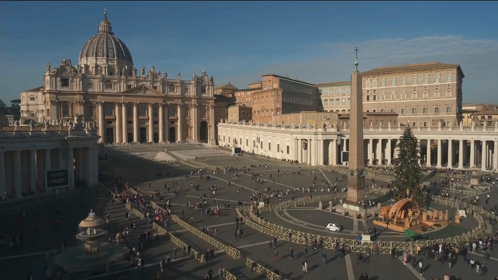 Emeritierter Papst Benedikt XVI. ist tot Trauer im Vatikan