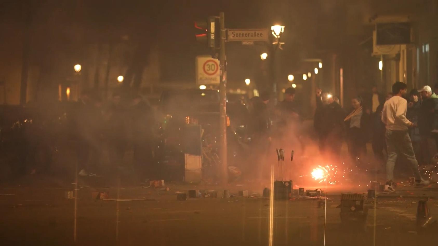 Tödliche Unfälle Und Böller-Verletzungen In Der Silvesternacht: Harte ...