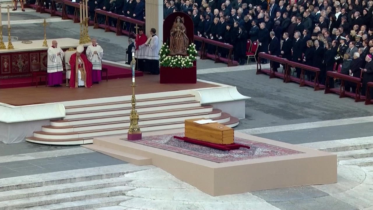 Papst Benedikt beerdigt Beisetzung