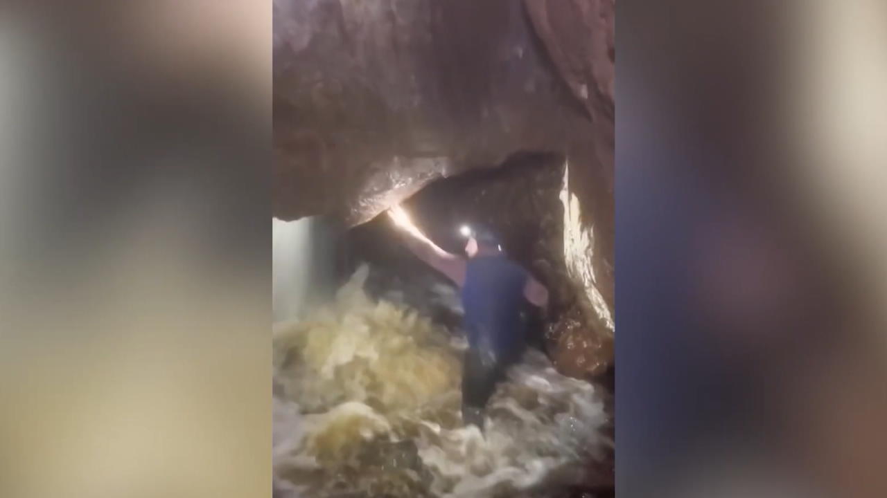 Plötzlich überflutet! Naive Höhlenforscher ertrinken beinahe Filmten sich fast dabei, wie sie ertrinken