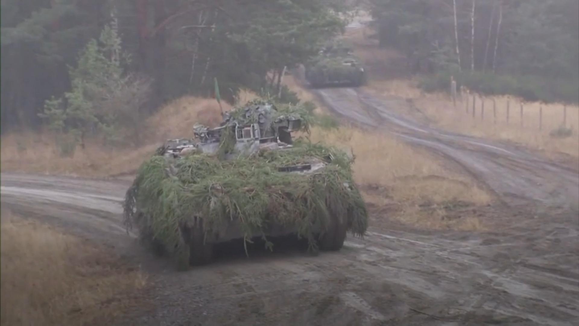 Selenskyj dankt Scholz für Kehrtwende bei Panzerlieferung Russland kündigt Feuerpause an