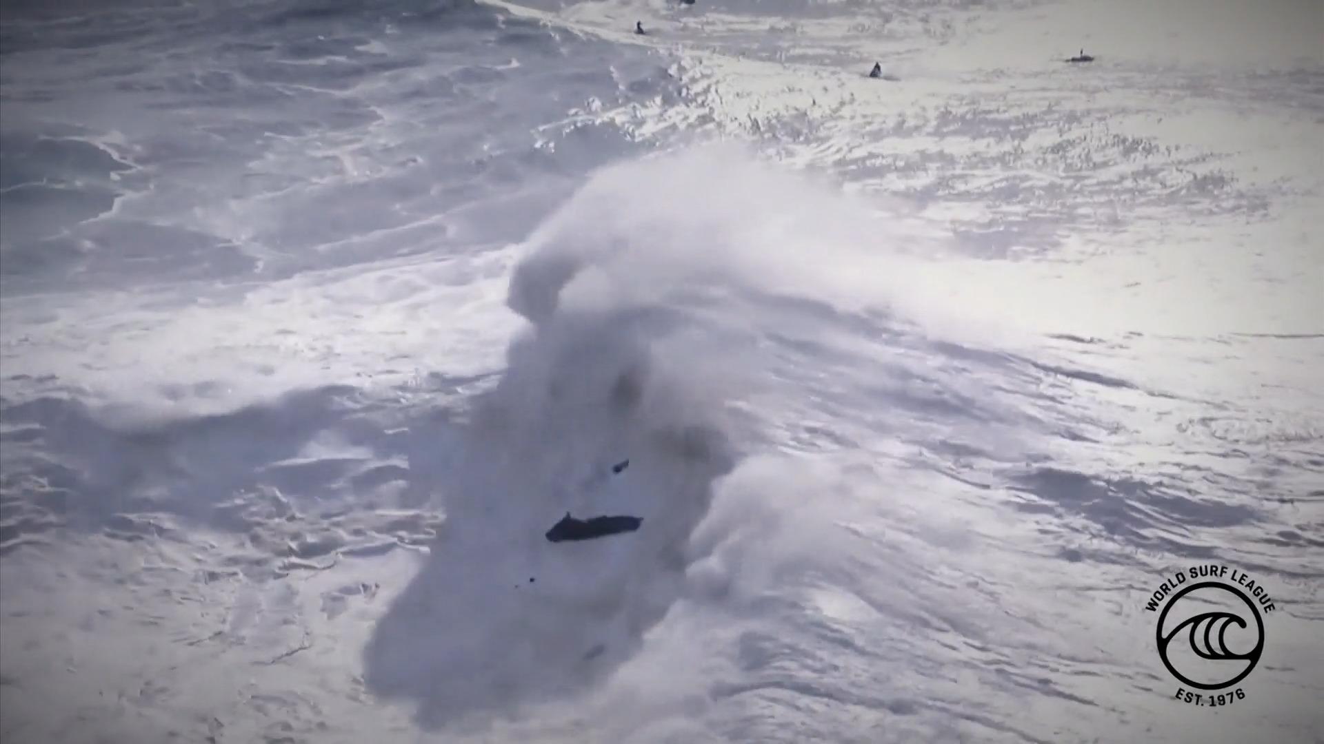 Wieder ein Surfer durch Monsterwellen von Nazaré 