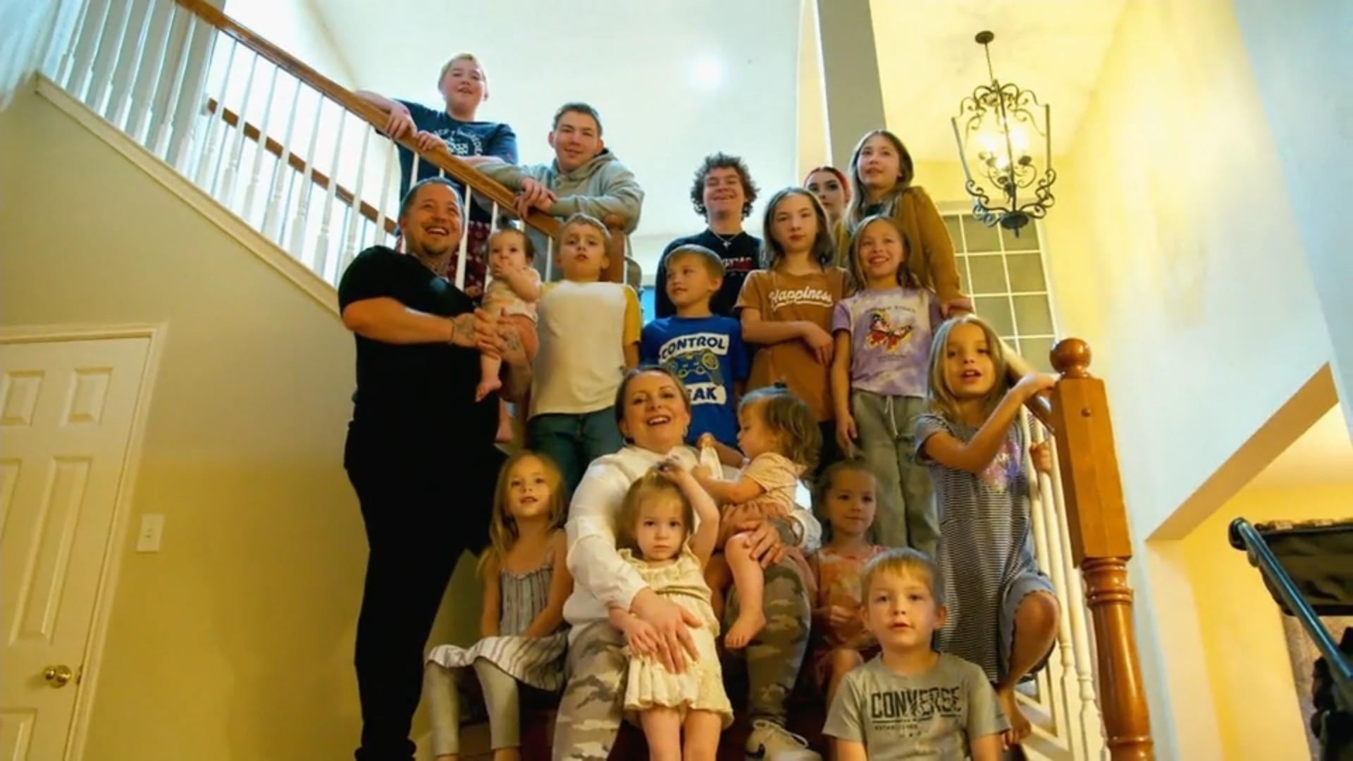 Patchwork-Familie mit 18 Kindern begeistert auf Tiktok Grossfamilie