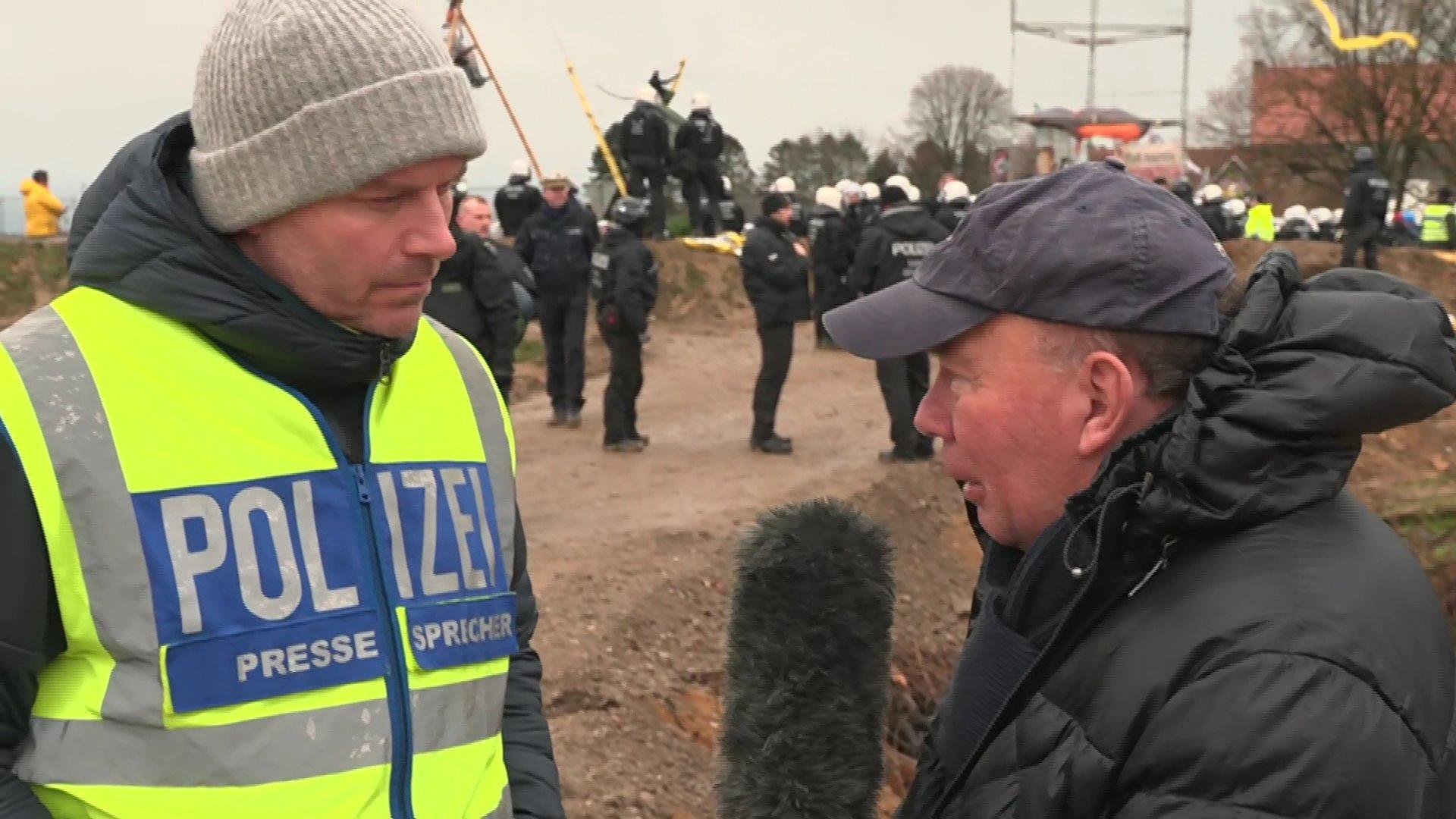 Polizei in Lützerath: „Alles unter Kontrolle" Chaos im Dorf