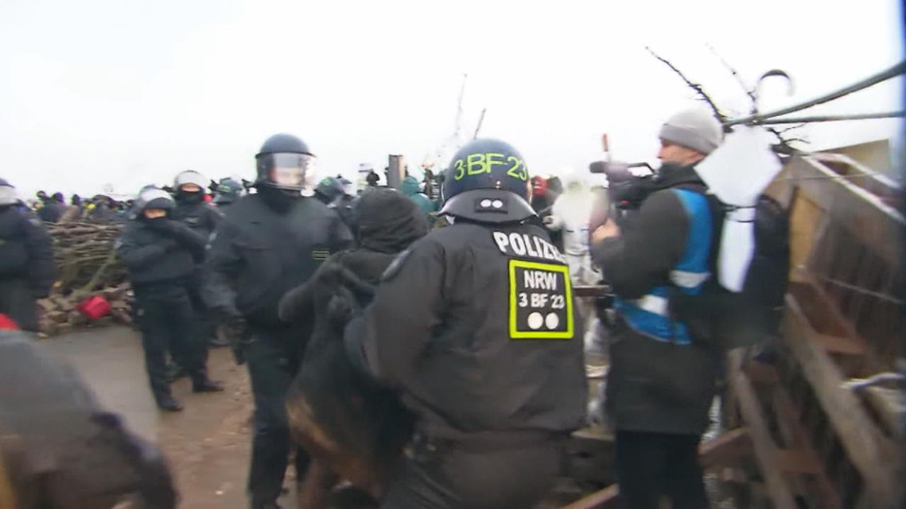 Besetzung von Lützerath: So lief der Tag Polizei räumt Braunkohle-Dorf