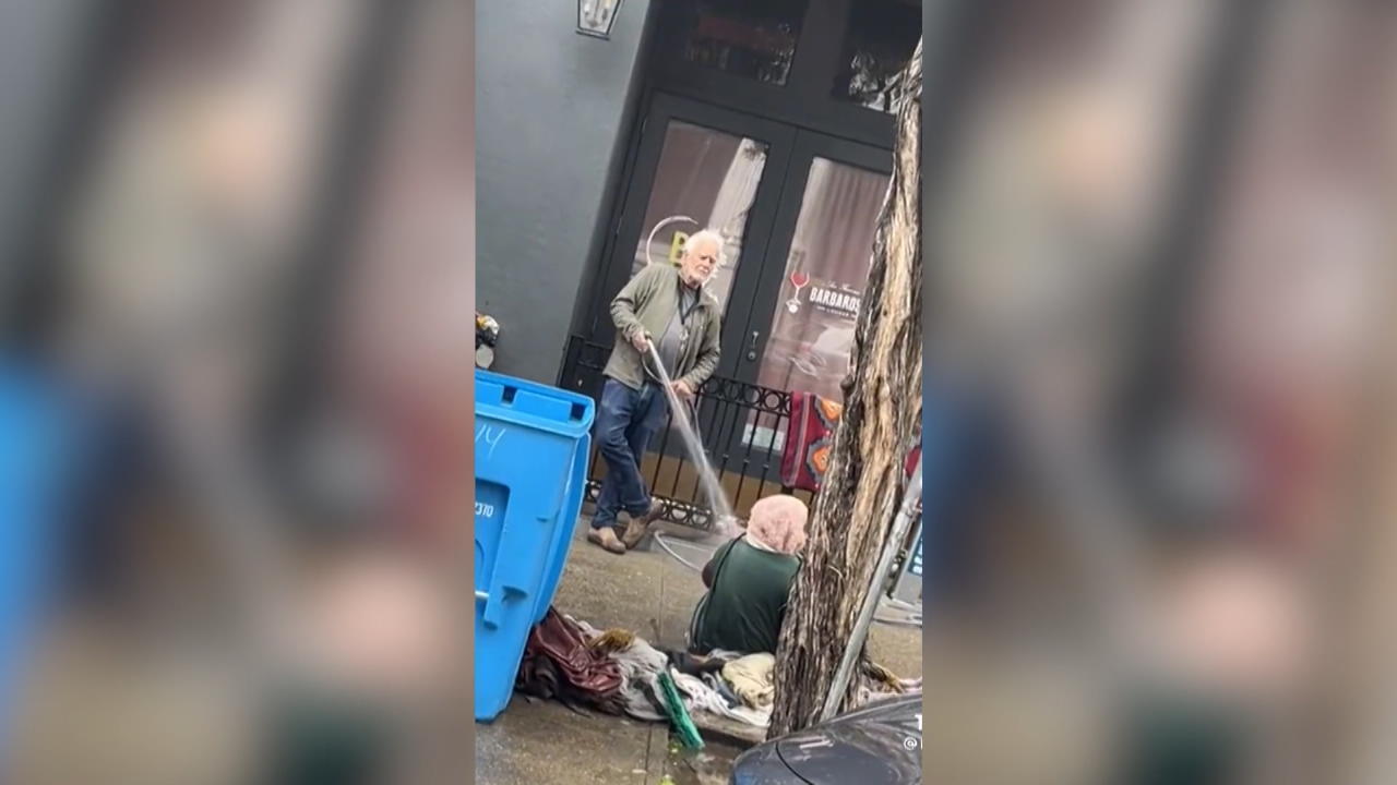Galerie-Besitzer spritzt Obdachlose mit Schlauch ab Um sie vor einer Nobel-Galerie zu vertreiben