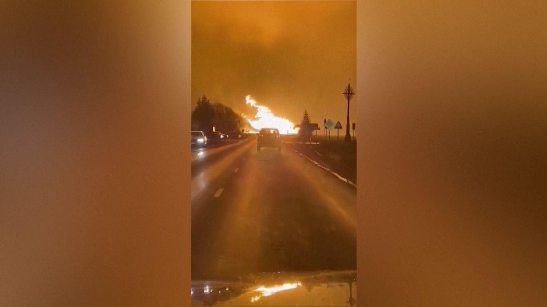 Videos zeigen die 50 Meter hohen Flammen Gaspipeline in Litauen explodiert