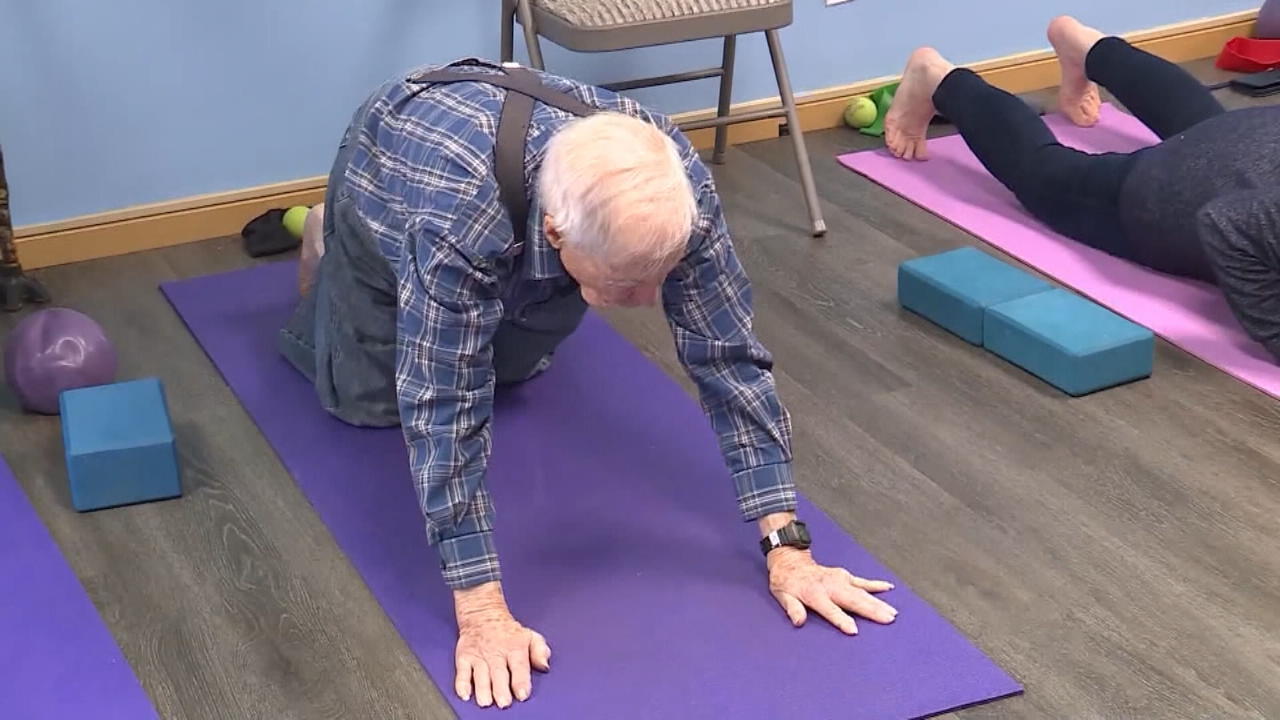 Fit durch Yoga: Wie dieser Mann 100 Jahre alt geworden ist Mit 84 hat er angefangen