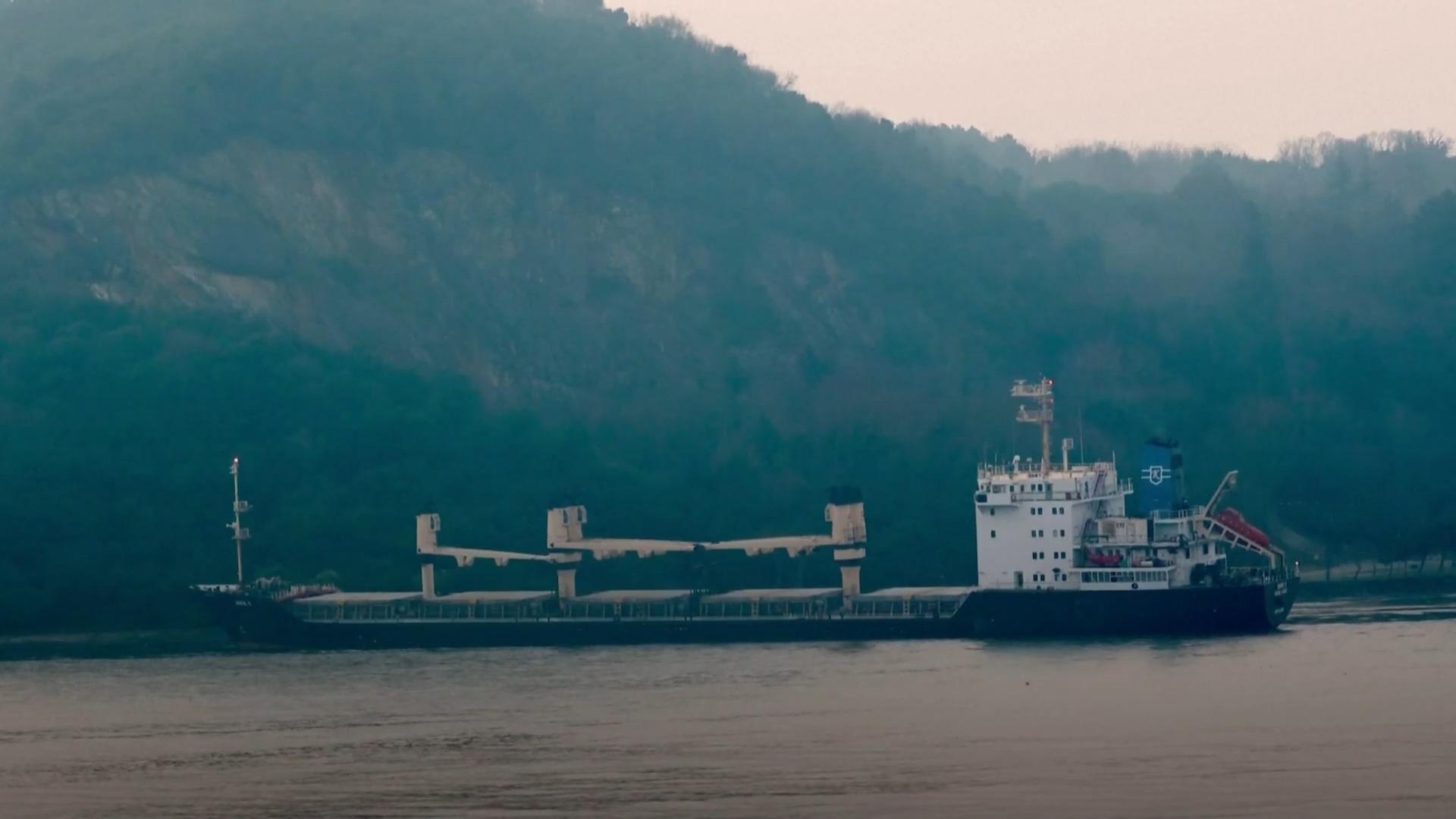 Ukrainischer Havarist legt Frachtverkehr im Bosporus lahm Schiff auf Grund gelaufen