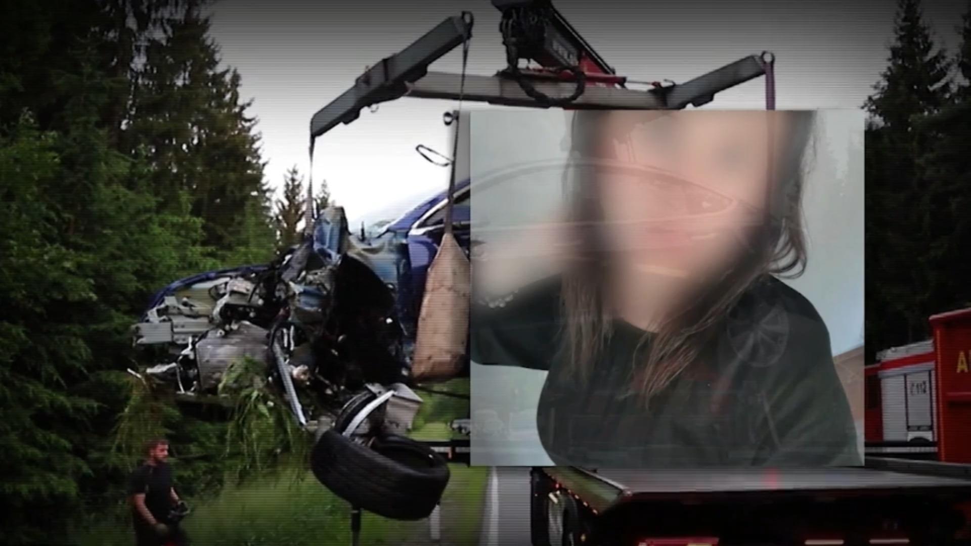 Unfall mit drei Toten: Tesla Fahrerin schweigt vor Gericht Prozess in Sachsen gestartet