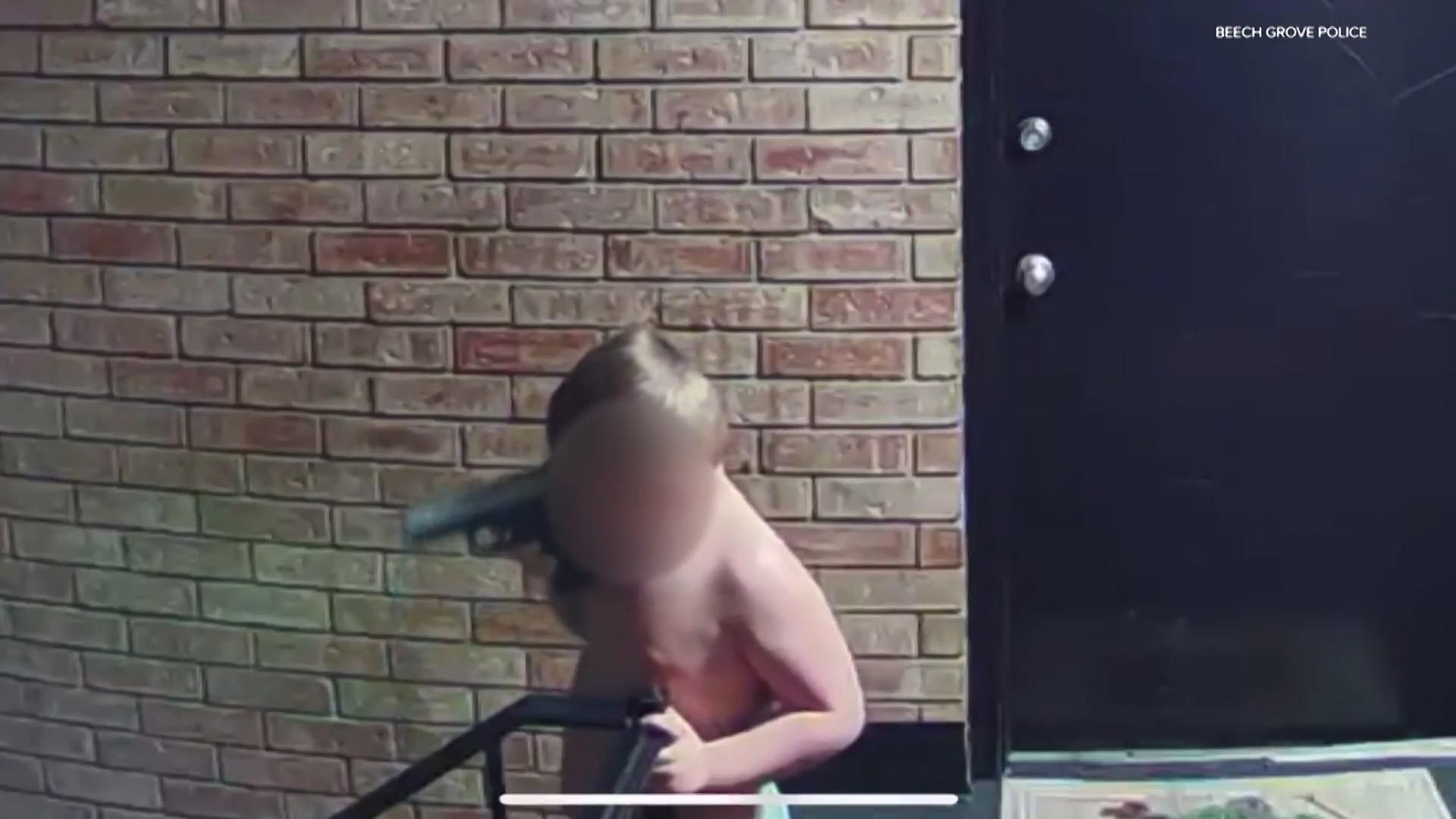 Vierjähriger spielt in Windeln mit Pistole Schock-Video aus den USA