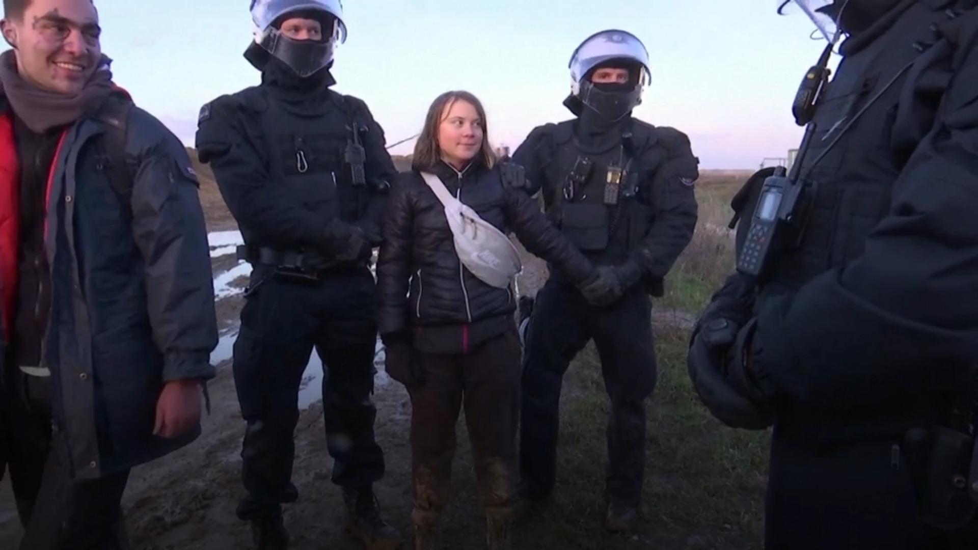 Polizei trägt Greta Thunberg bei Lützerath-Protest weg 