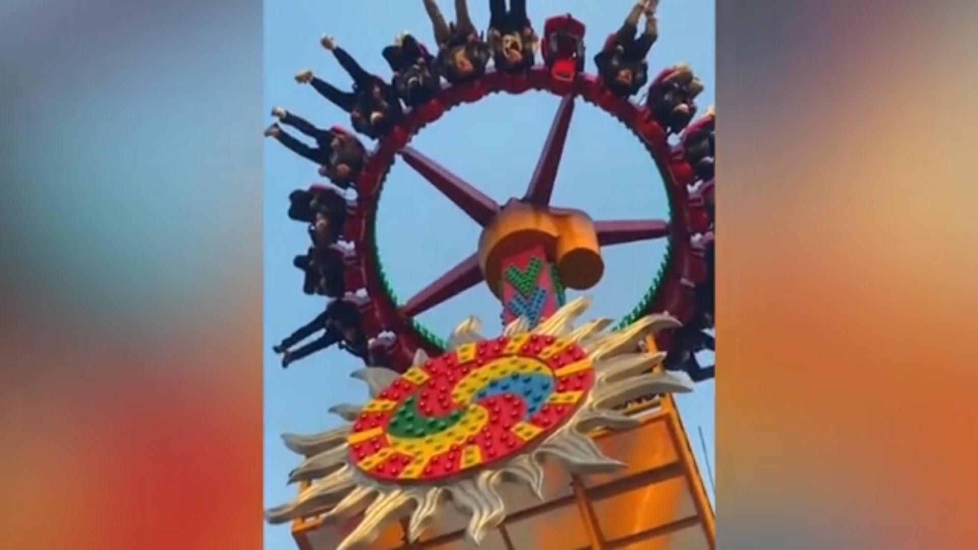 Fahrgäste stecken kopfüber in Fahrgeschäft fest Karussellfahrt mit Horror-Potenzial