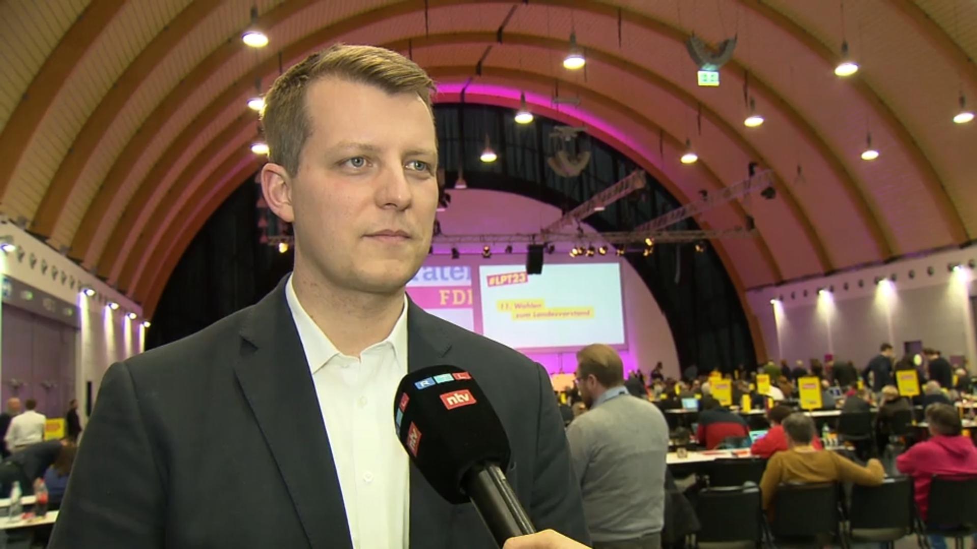 Vorsitzender der FDP-Landtagsfraktion Henning Höne Interview