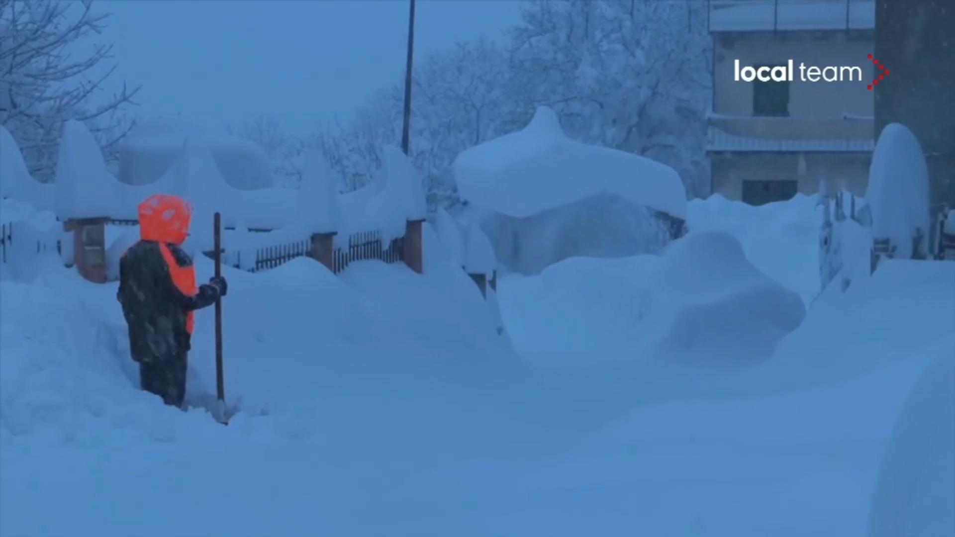 Rimini: 1 Meter Neuschnee Schneemassen in Italien