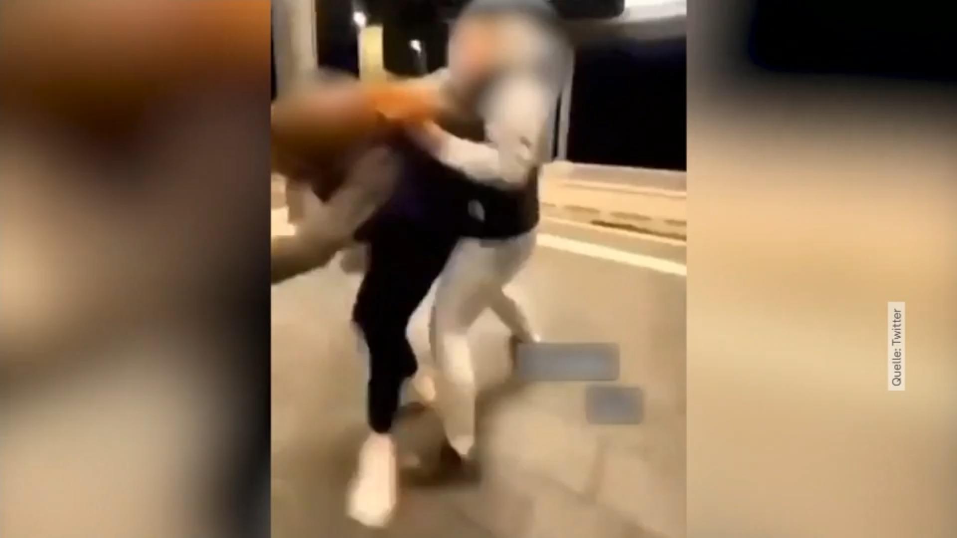 Jessica (14) von falschen Instagram-Freundinnen verprügelt Schock-Video von Rastatt