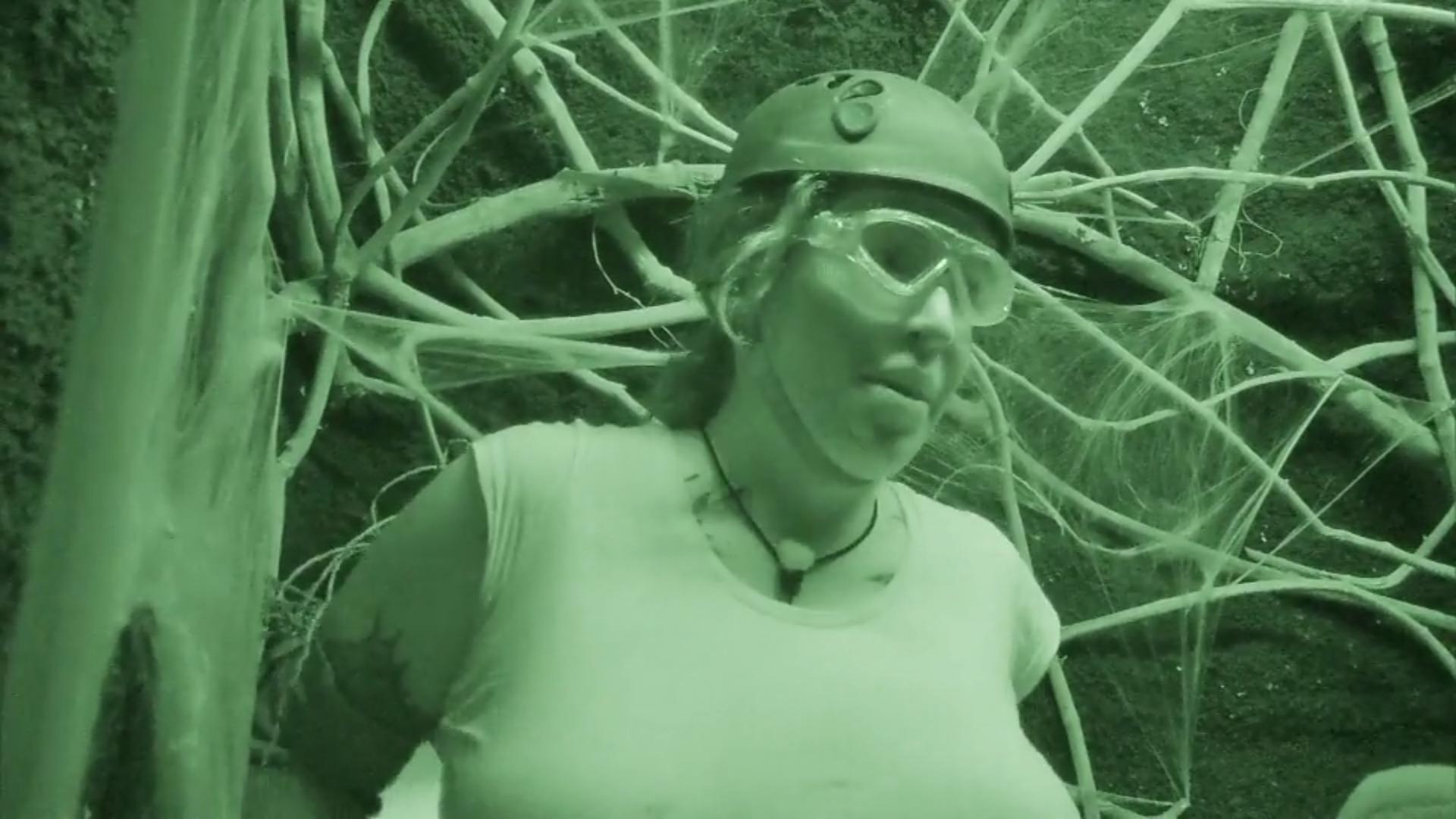 Jungle Trial - Julina si arrampica in un buco di talpa "Würg e agenzia di viaggi"