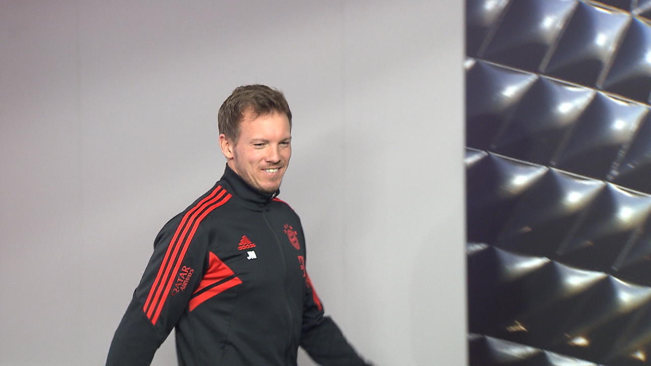 Bayern-Trainer im Presseraum gefangen Tür zu für Nagelsmann