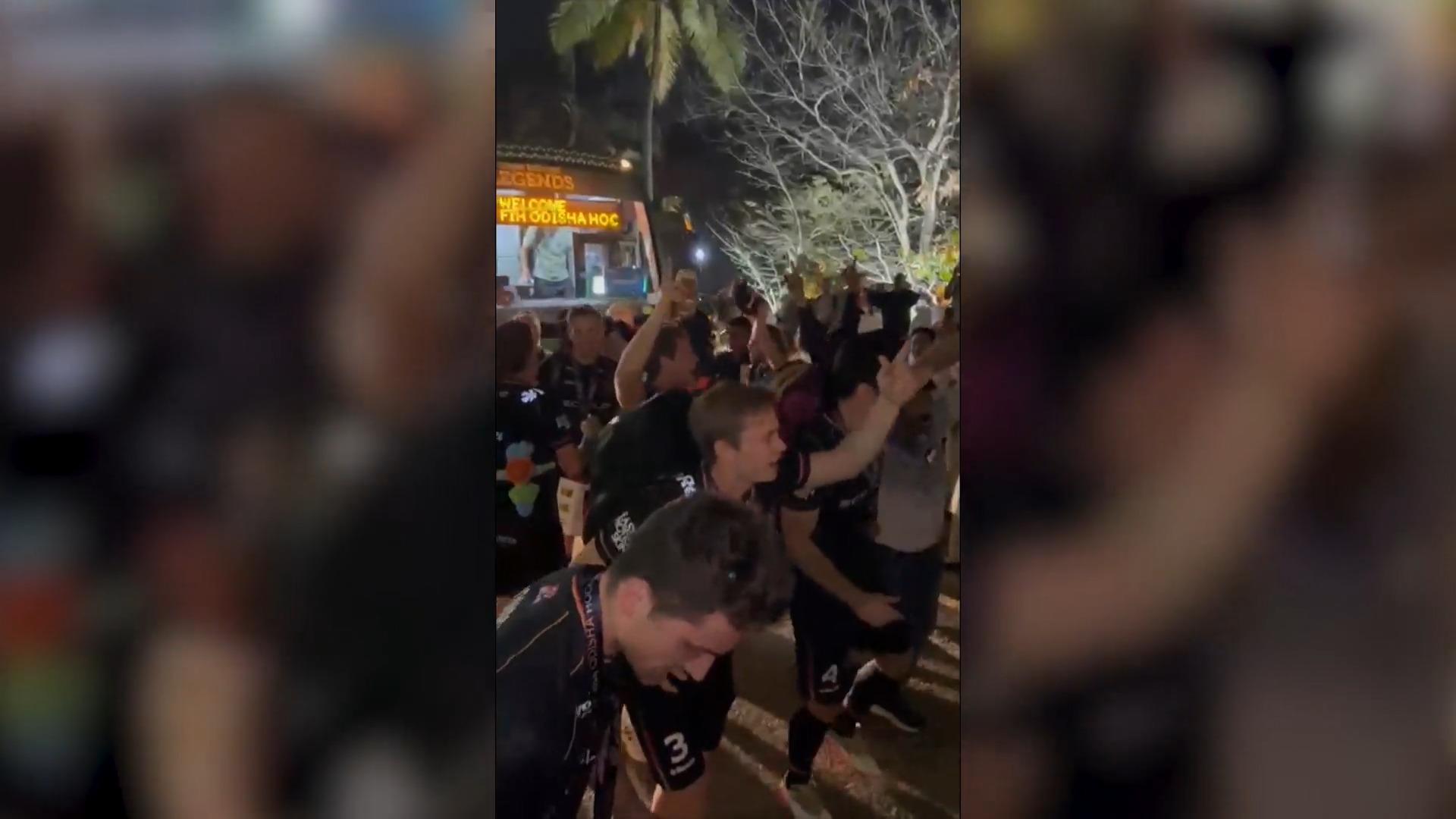 Hockey-Helden lassen es krachen Party, Trommeln, Feuerwerk