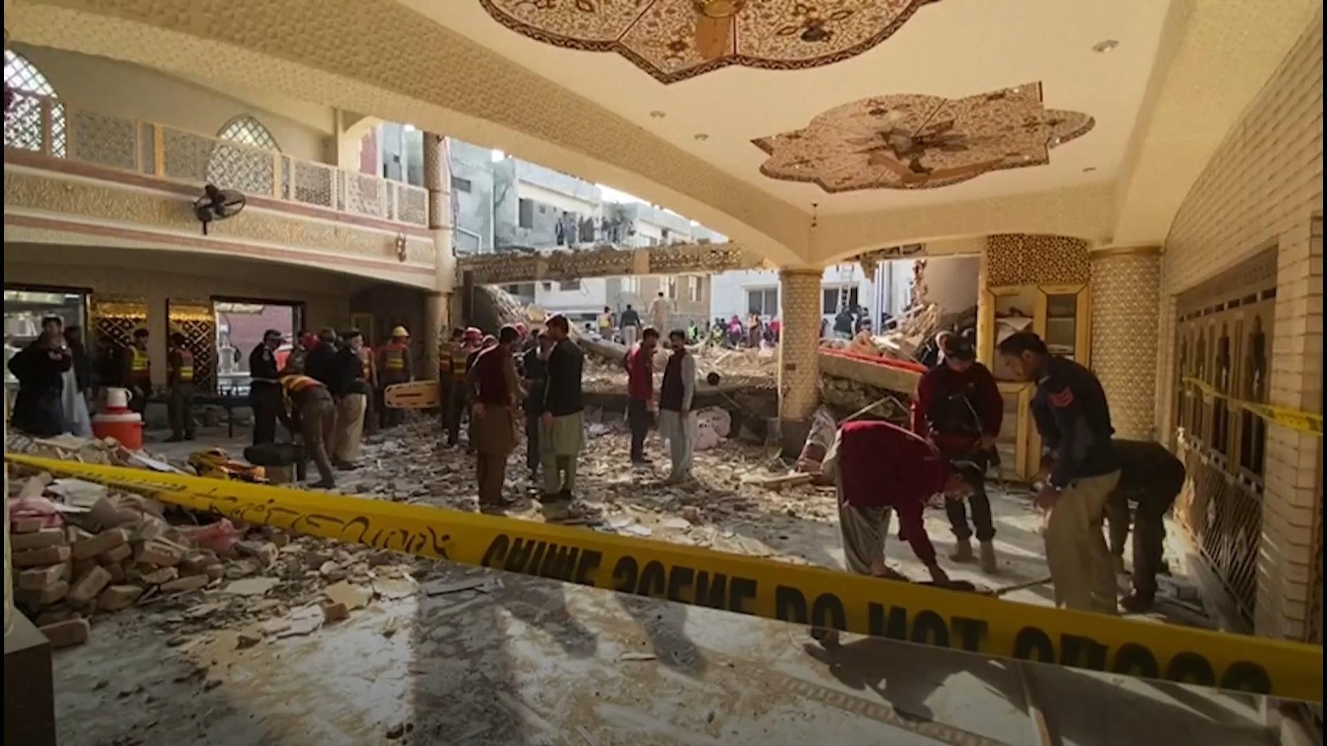 Explosion tötet dutzende Moschee-Besucher in Peschawar 