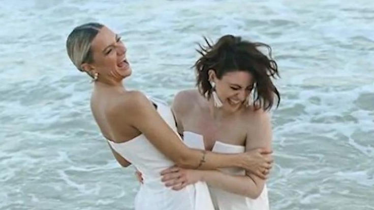 Juliette Schoppmann und Tahnee haben geheiratet Romantische Trauung am Strand