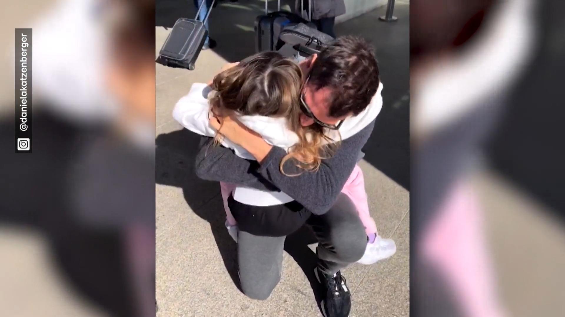 Sophia und Lucas Cordalis fallen sich in die Arme Emotionales Wiedersehen