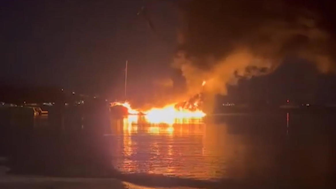 Speed-Boot brennt vor thailändischer Küste aus Plötzliches Flammeninferno!