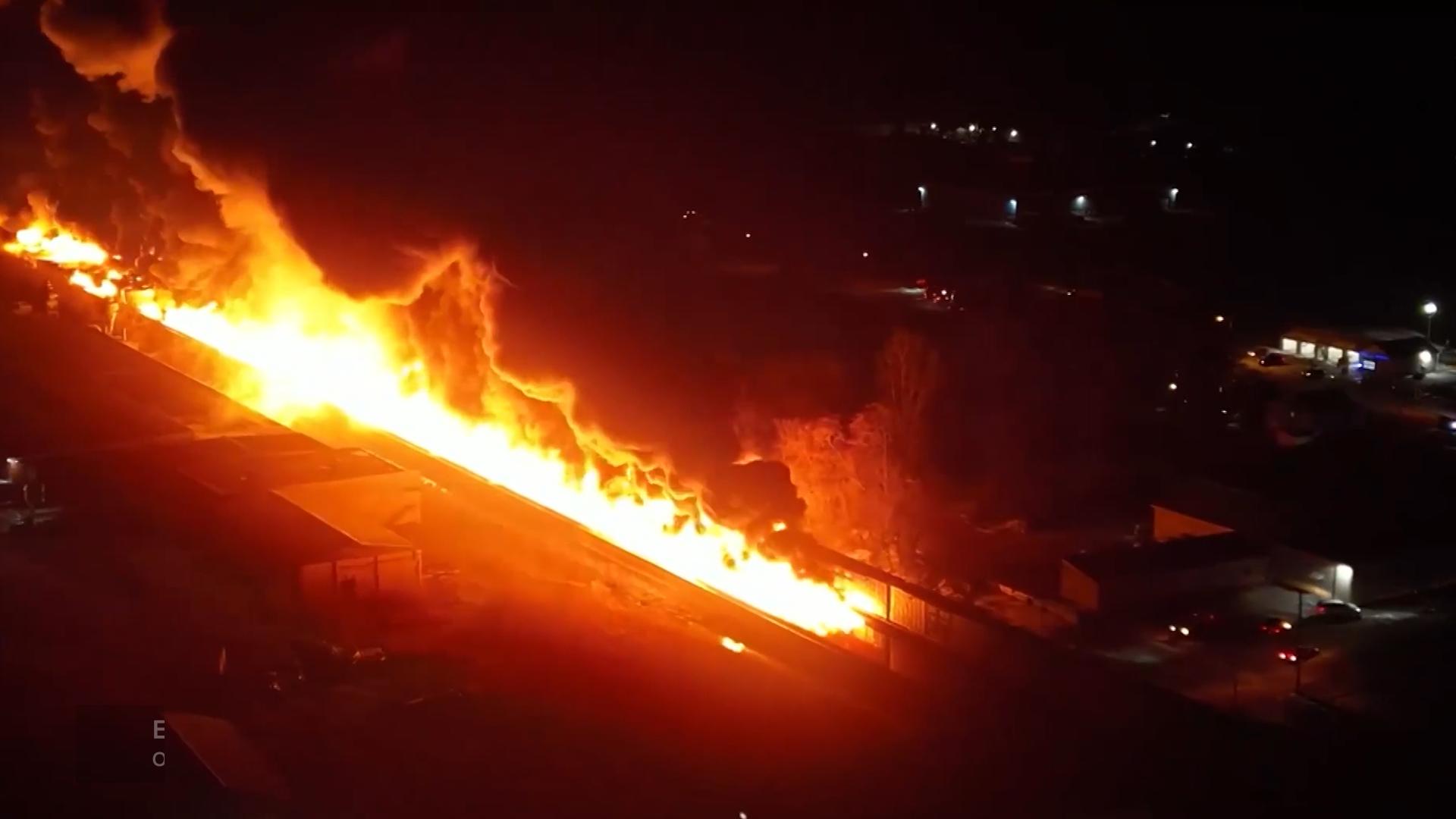 Zugentgleisung in Ohio löst Feuer-Inferno aus Lebensgefahr für Anwohner