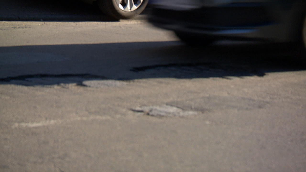 ADAC kritisiert kaputte Straßen Schlaglöcher