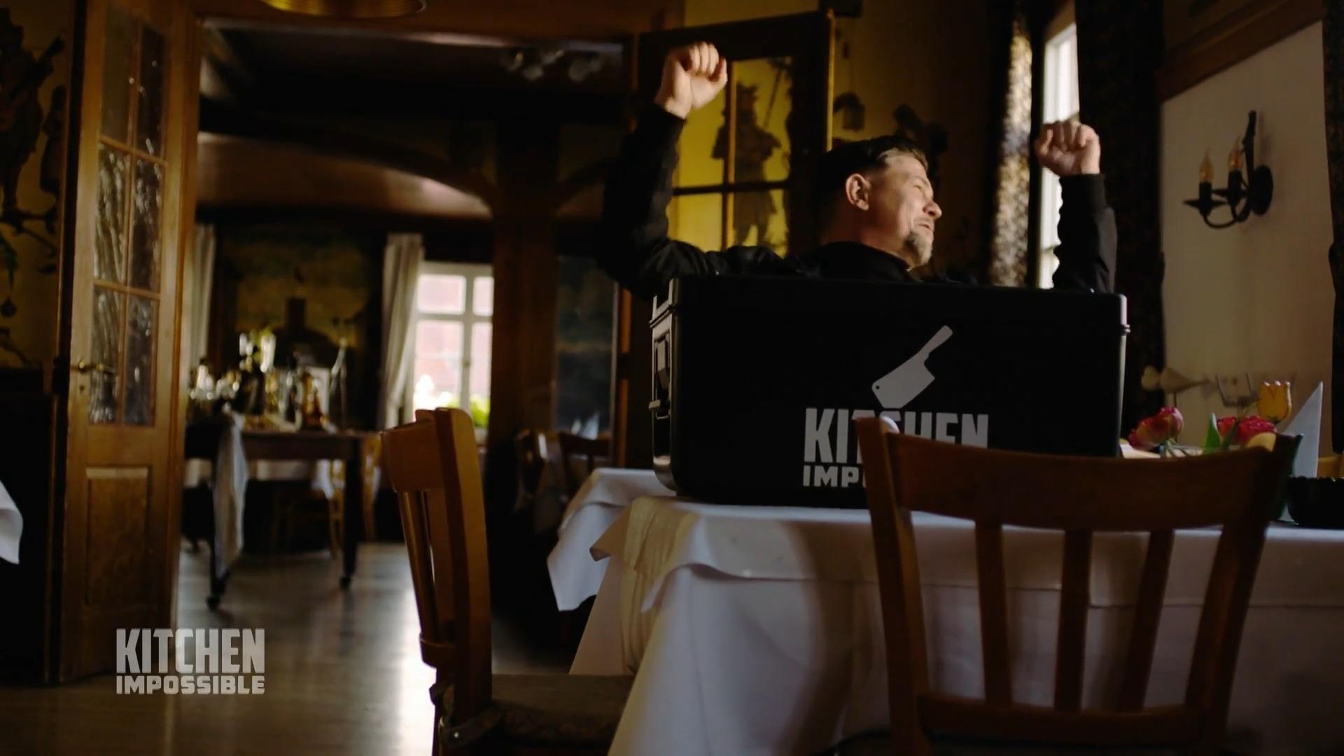 So sehr freut sich Tim Mälzer über seine Box Kitchen Impossible