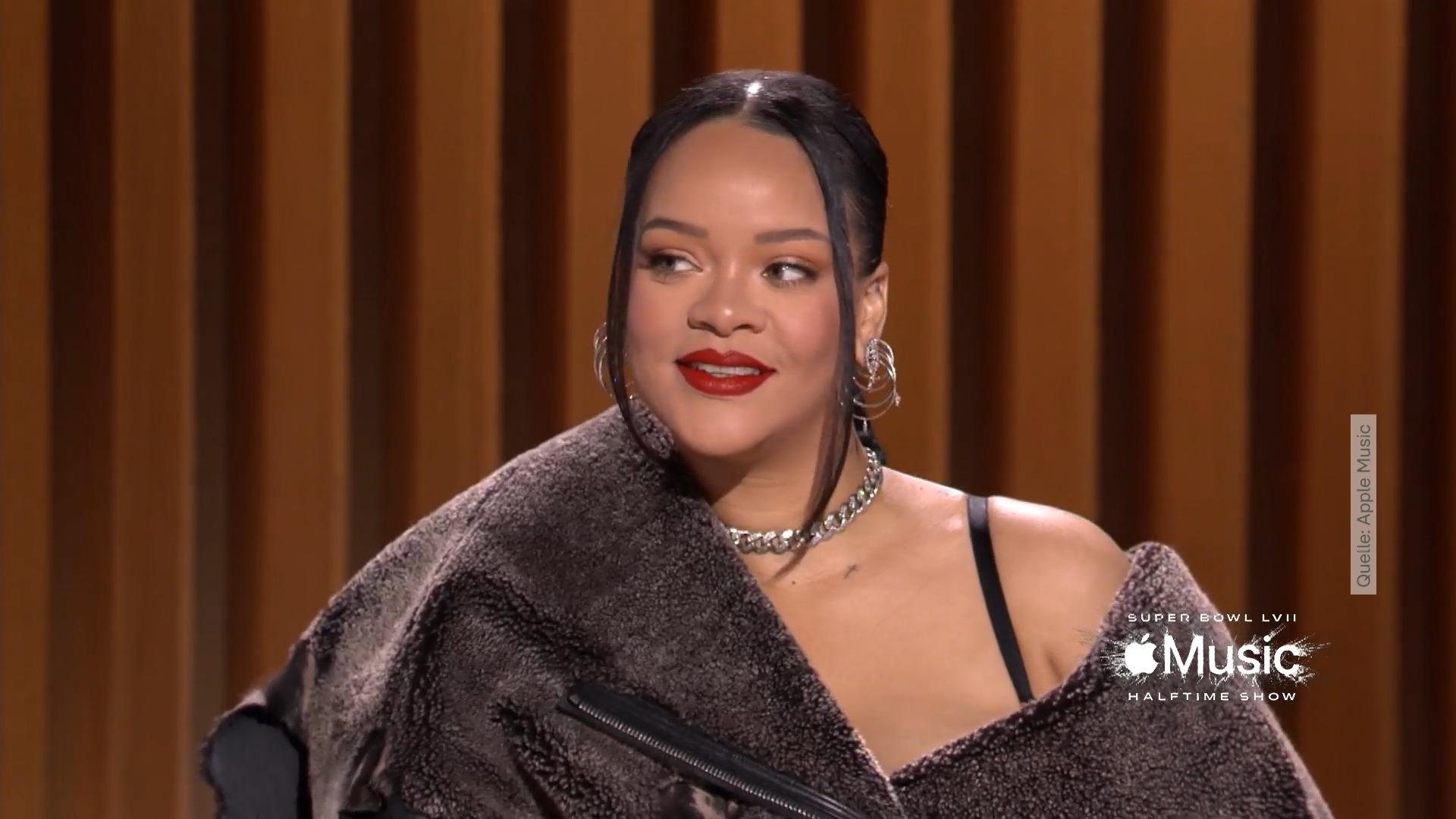 Rihanna packt über ihre Super Bowl Show aus Pressekonferenz vor Mega-Comeback