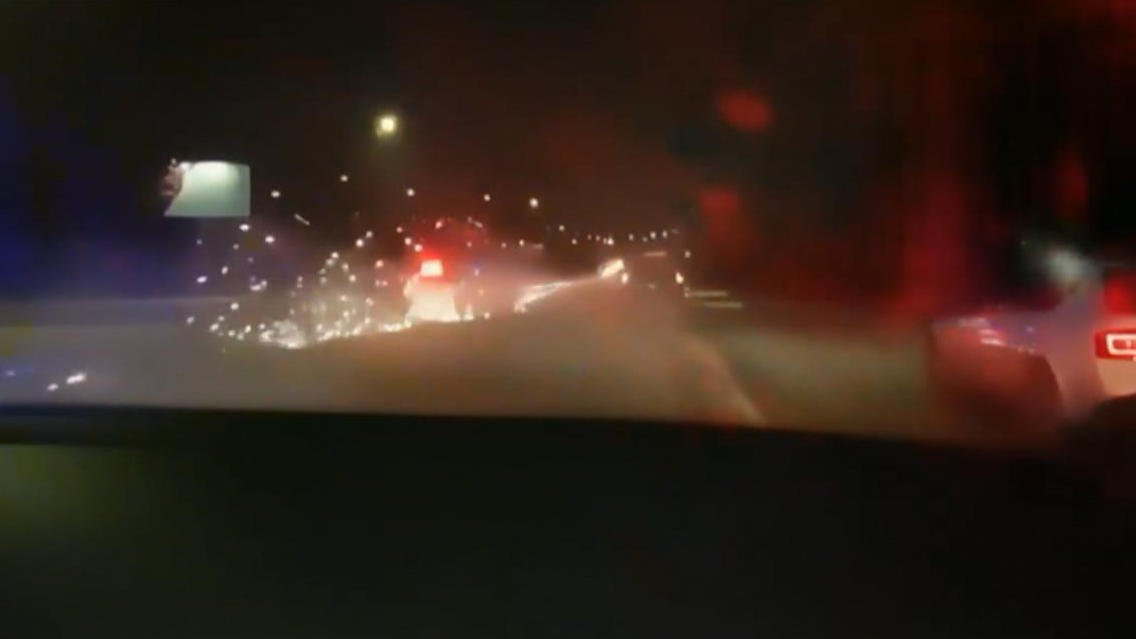 Autofahrer beschießt Polizei mit Feuerwerkskörpern Dramatische Verfolgungsjagd