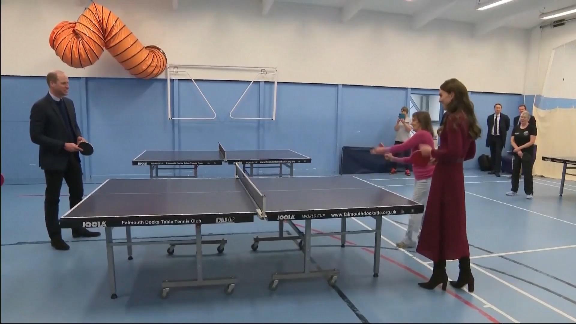 Duelo de tenis de mesa entre la princesa Kate y el príncipe William Royal